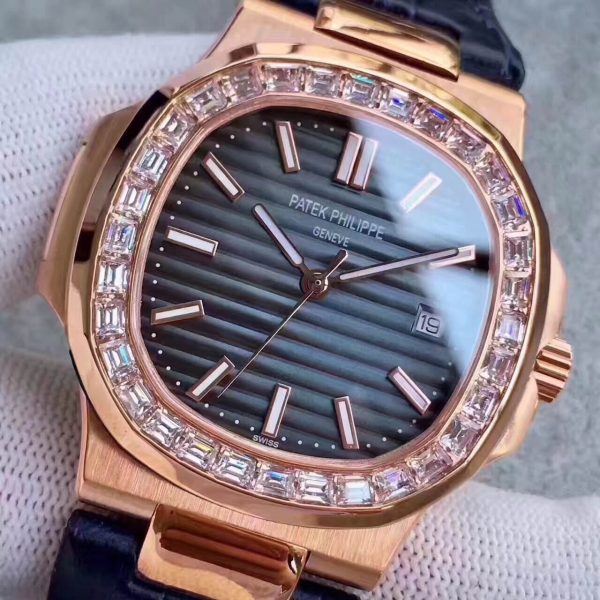 Đồng Hồ Patek Philippe Rep 1-1 Nautilus 5711R Blue