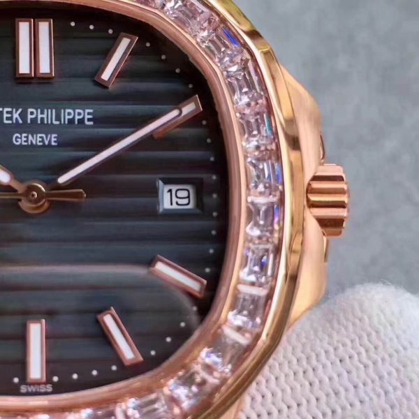 Đồng Hồ Patek Philippe Rep 1-1 Nautilus 5711R Blue