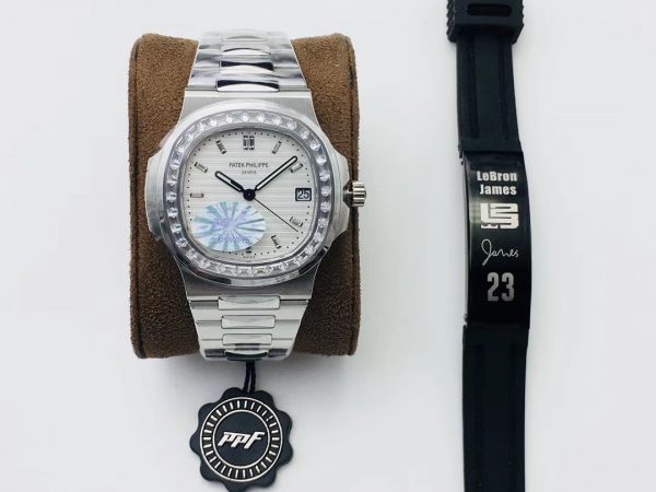 Đồng Hồ Patek Philippe Super Fake Nautilus 5711/110A