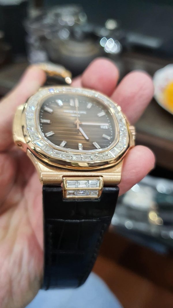 Patek Philippe Nautilus 5711/1R Chế Tác Vàng Khối 18k Kim Baguette