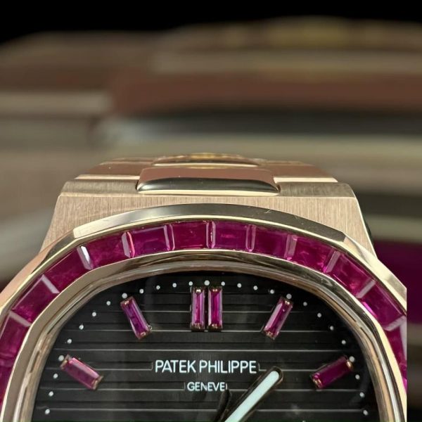 PATEK PHILIPPE NAUTILUS 5723/112R 001 ROSE GOLD 18K RUBY BEZEL