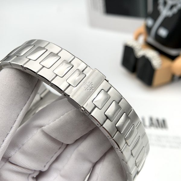 Đồng Hồ Patek Philippe Nautilus Super Fake 1:1 5711/1A-010