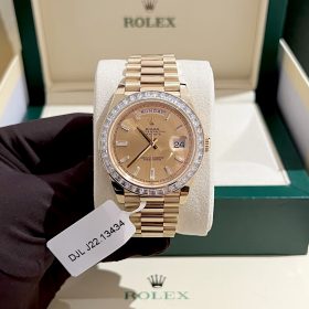 Đồng Hồ Rolex Day-Date Rep 1:1 40 228238 Mặt Số Vàng Champagne Nạm Kim Cương Viền Diamonds