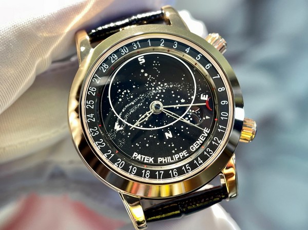 Màu sắc đồng hồ Patek Philippe Grand Complications 6102R Replica độc đáo